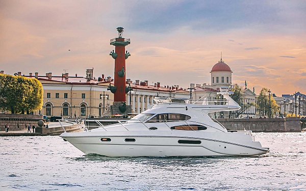 Аренда моторной яхты Sealine 39 АМО в Санкт-Петербурге
